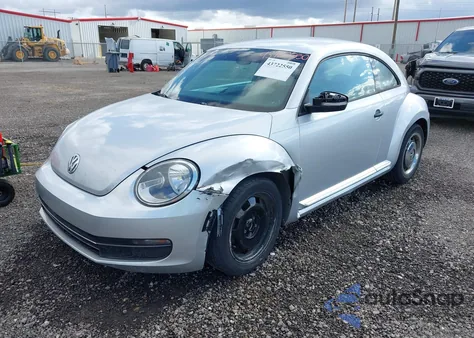 2015 Volkswagen Beetle 1.8T Classic из США, поврежденный, VIN 3VWF17AT9FM601046
